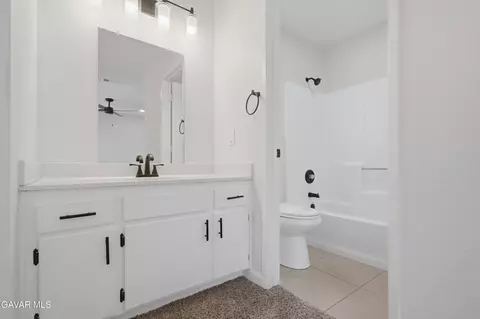 Bath - 40912 E 168th St, Lancaster, CA 93535 photo 1 of 1