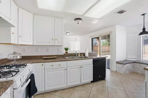 3021 W Avenue J4, Lancaster, CA 93536 photo 3