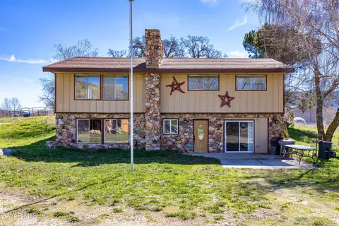 29960 Greenwater Dr, Tehachapi, CA 93561