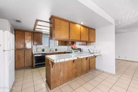 Kitchen - 23073 E Avenue J, Lancaster, CA 93535 photo 1 of 5