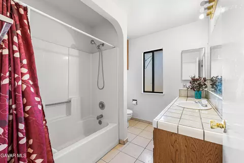 Bath - 23073 E Avenue J, Lancaster, CA 93535 photo 3 of 4