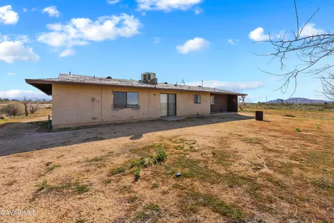 Exterior - 23073 E Avenue J, Lancaster, CA 93535 photo 5 of 8