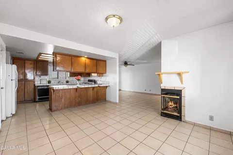 Living - 23073 E Avenue J, Lancaster, CA 93535 photo 7 of 8