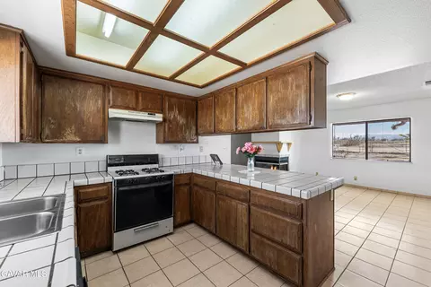 Kitchen - 23073 E Avenue J, Lancaster, CA 93535 photo 4 of 5