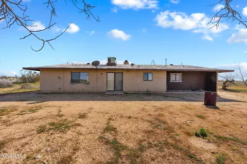 Exterior - 23073 E Avenue J, Lancaster, CA 93535 photo 6 of 8