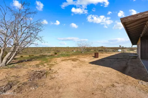 Exterior - 23073 E Avenue J, Lancaster, CA 93535 photo 8 of 8