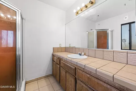 Bath - 23073 E Avenue J, Lancaster, CA 93535 photo 2 of 4