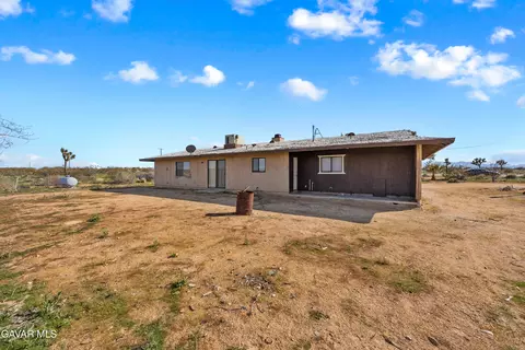 Exterior - 23073 E Avenue J, Lancaster, CA 93535 photo 7 of 8