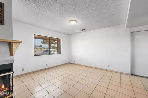 Living - 23073 E Avenue J, Lancaster, CA 93535 photo 6 of 8