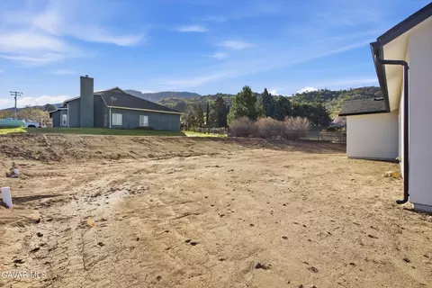 Exterior - 17750 Arlington Pl, Tehachapi, CA 93561 photo 4 of 9