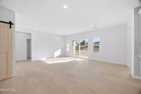Living - 17750 Arlington Pl, Tehachapi, CA 93561 photo 1 of 5