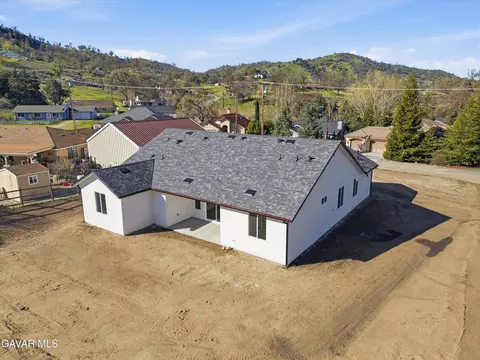 Exterior - 17750 Arlington Pl, Tehachapi, CA 93561 photo 9 of 9