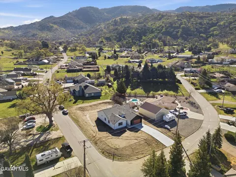 View/Area - 17750 Arlington Pl, Tehachapi, CA 93561 photo 5 of 8