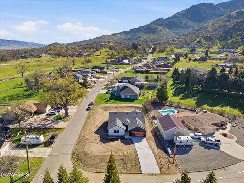 View/Area - 17750 Arlington Pl, Tehachapi, CA 93561 photo 6 of 8