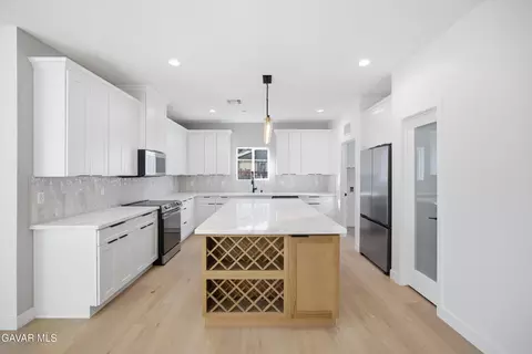 Kitchen - 17750 Arlington Pl, Tehachapi, CA 93561 photo 1 of 5