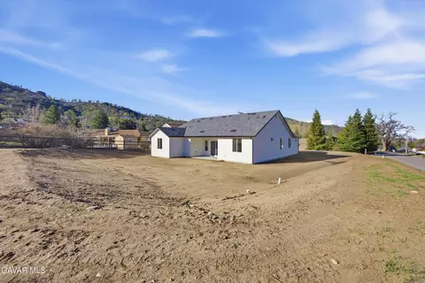 Exterior - 17750 Arlington Pl, Tehachapi, CA 93561 photo 5 of 9