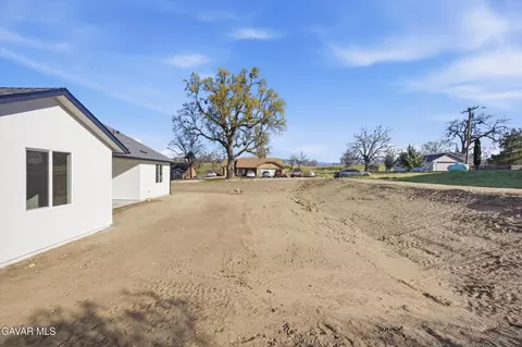 Exterior - 17750 Arlington Pl, Tehachapi, CA 93561 photo 7 of 9