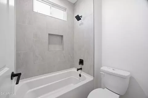 Bath - 17750 Arlington Pl, Tehachapi, CA 93561 photo 5 of 6