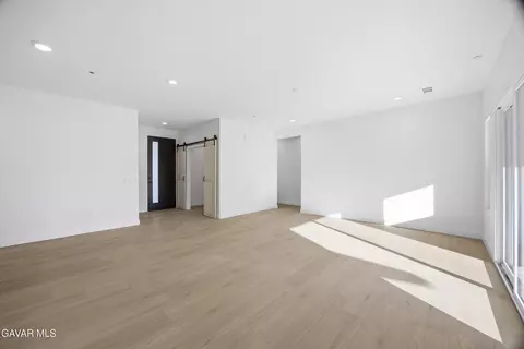 Living - 17750 Arlington Pl, Tehachapi, CA 93561 photo 4 of 5