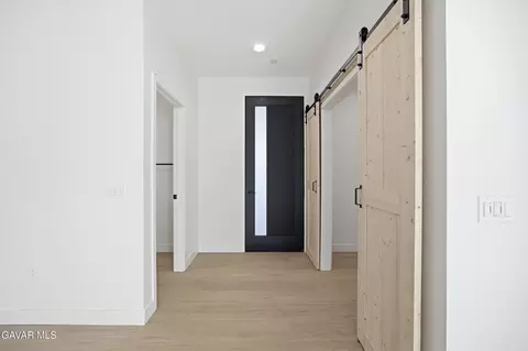 Entry Way - 17750 Arlington Pl, Tehachapi, CA 93561 photo 2 of 3