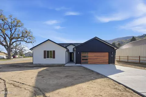 Exterior - 17750 Arlington Pl, Tehachapi, CA 93561 photo 3 of 9