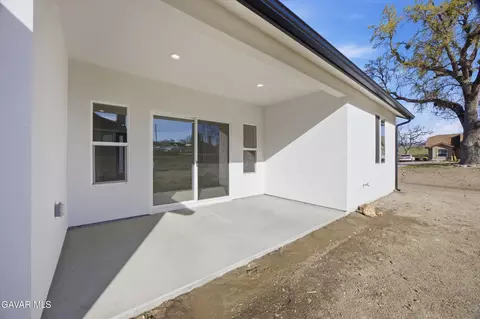 Exterior - 17750 Arlington Pl, Tehachapi, CA 93561 photo 8 of 9