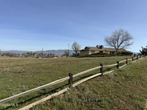 21258 Jeffery Rd, Tehachapi, CA 93561 photo 2