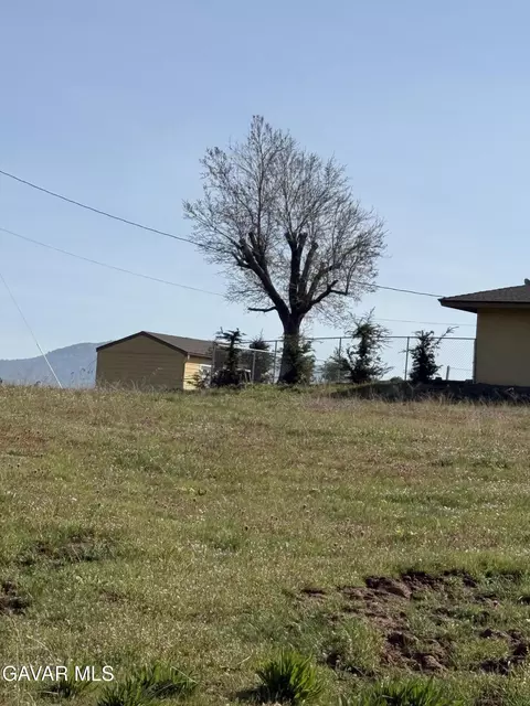 21258 Jeffery Rd, Tehachapi, CA 93561 photo 3