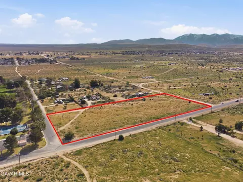 121 St E, Pearblossom, CA 93553