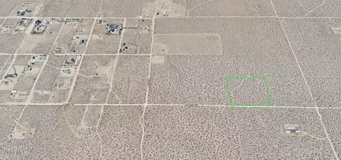 17700 Avenue T8 E, Llano, CA 93591