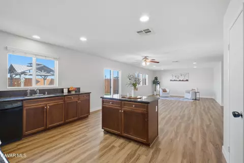 44640 Driftwood St, Lancaster, CA 93535 photo 13