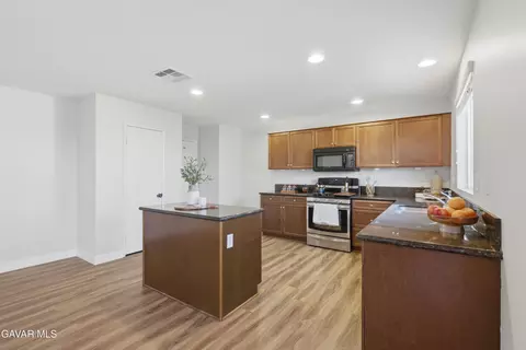 44640 Driftwood St, Lancaster, CA 93535 photo 11