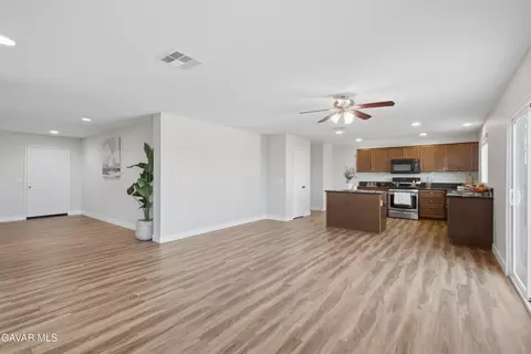 44640 Driftwood St, Lancaster, CA 93535 photo 9
