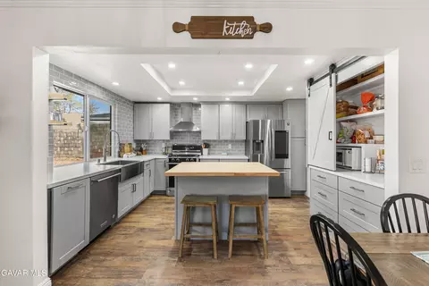 Kitchen - 39443 E 162nd St, Palmdale, CA 93591 photo 2 of 5
