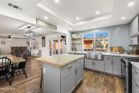 Kitchen - 39443 E 162nd St, Palmdale, CA 93591 photo 5 of 5