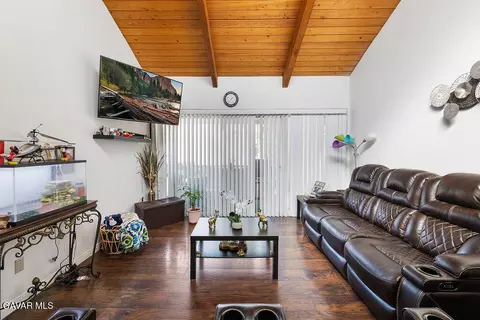 8601 International UNIT 265, Canoga Park, CA 91304