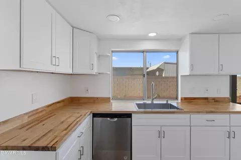 Kitchen - 45221 Calico St, Lancaster, CA 93535 photo 3 of 4