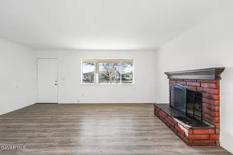 Living - 40974 156th St, Lancaster, CA 93535 photo 6 of 8