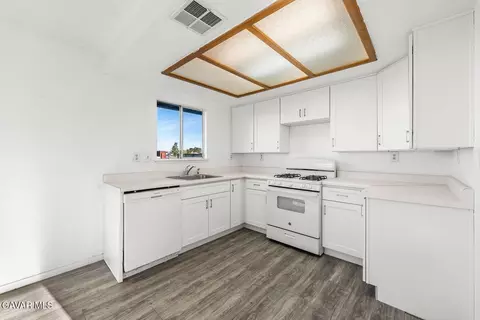 Kitchen - 40974 156th St, Lancaster, CA 93535 photo 3 of 4
