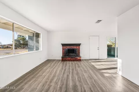 Living - 40974 156th St, Lancaster, CA 93535 photo 3 of 8