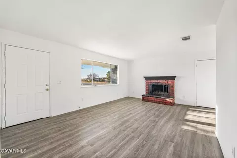 Living - 40974 156th St, Lancaster, CA 93535 photo 4 of 8