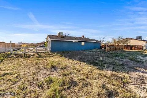 Exterior - 40974 156th St, Lancaster, CA 93535 photo 11 of 12