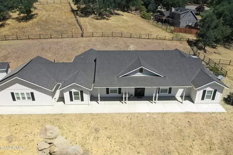 25904 Bear Valley Rd, Tehachapi, CA 93561 photo 3