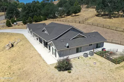 25904 Bear Valley Rd, Tehachapi, CA 93561 photo 2