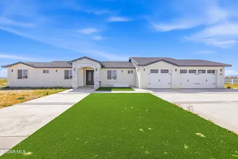 7636 Avenue A4 W, Lancaster, CA 93536