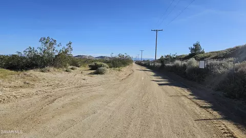 70 Th St West St W, Rosamond, CA 93560