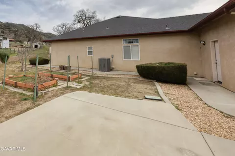 Exterior - 23780 Coyote Ct, Tehachapi, CA 93561 photo 2 of 3