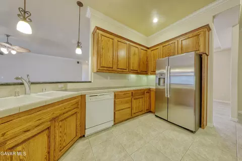 Kitchen - 23780 Coyote Ct, Tehachapi, CA 93561 photo 3 of 4