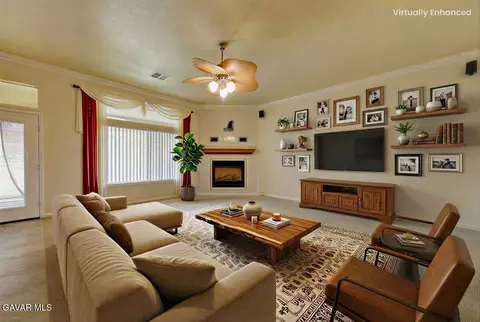 Living - 23780 Coyote Ct, Tehachapi, CA 93561 photo 2 of 6