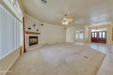 Living - 23780 Coyote Ct, Tehachapi, CA 93561 photo 4 of 6